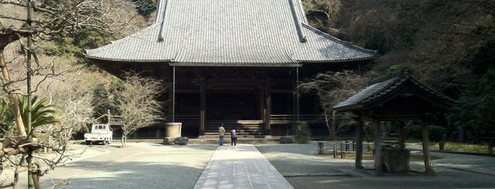妙本寺 is one of 日蓮宗の祖山・霊跡・由緒寺院.
