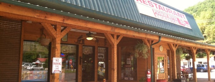 Pigeon River Smokehouse is one of Lugares favoritos de Jeremy.
