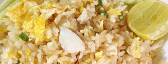 รวมโชค ข้าวผัดปู เมืองทอง is one of ♫♪♪ Favorite Food ♪♫.