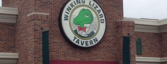 Winking Lizard Tavern is one of Lieux sauvegardés par Sonya.