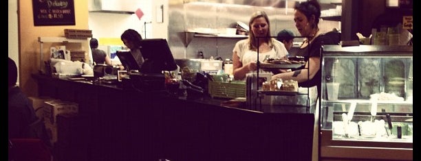 Pizzaiolo Cafe on Fern is one of Lugares favoritos de Alicia.