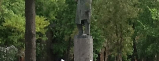 Памятник Н. Е. Жуковскому is one of Lugares favoritos de Катерина.