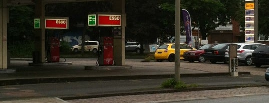 Esso is one of สถานที่ที่ Fd ถูกใจ.