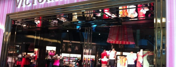 Victoria's Secret is one of ENGMAさんのお気に入りスポット.