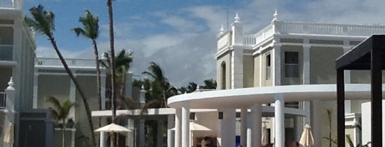 La Bamba Pool Bar Sensimar Punta Cana is one of Orte, die Justin gefallen.