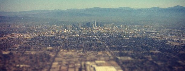 ロサンゼルス国際空港 (LAX) is one of Los Angeles.
