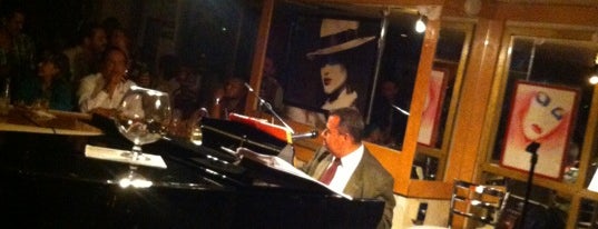 La Copa de Champagne Piano Bar is one of Tempat yang Disukai Gilberto.