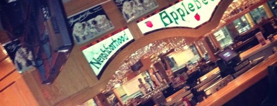 Applebee's Grill + Bar is one of Lugares favoritos de Rick.