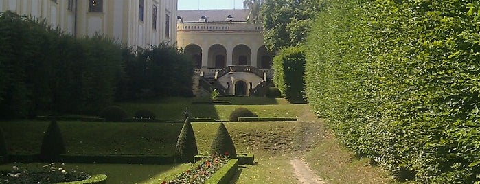 Colloredova kolonáda is one of Podzámecká zahrada.
