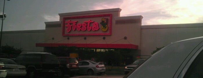 Fiesta Mart Inc is one of สถานที่ที่บันทึกไว้ของ Larry.