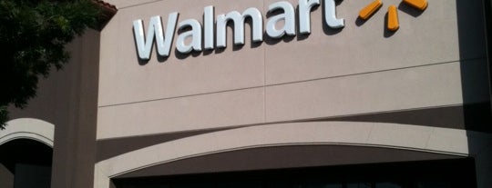 Walmart is one of Ashleyさんのお気に入りスポット.