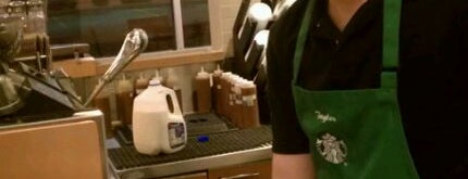 Starbucks is one of Moatzさんのお気に入りスポット.