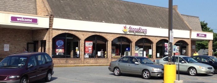 Stop & Shop is one of Lugares favoritos de Katie.