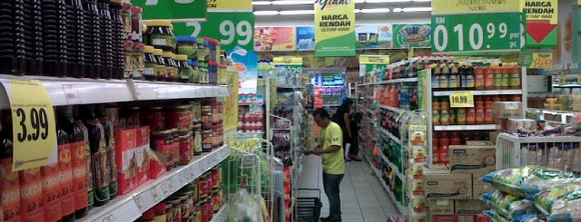 Giant Supermarket is one of Orte, die Aishah gefallen.