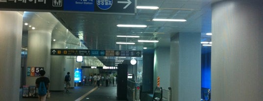 공덕역 is one of Subway Stations in Seoul(line5~9).