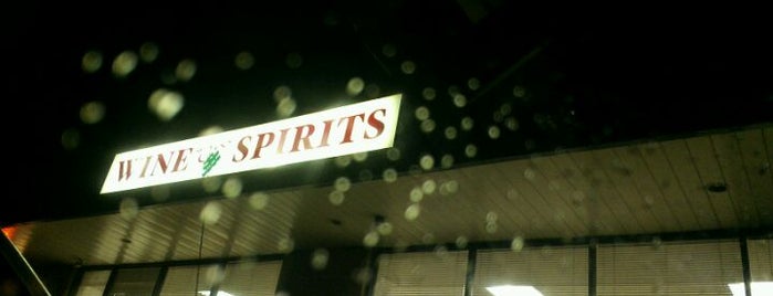 Wine and Spirits is one of Lugares favoritos de Ronnie.