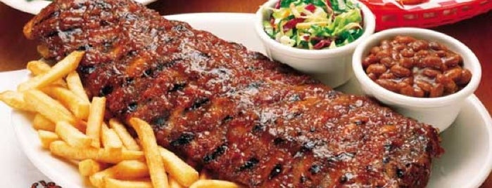 Lucille's Bad To The Bone BBQ is one of Tempat yang Disimpan Bennett.