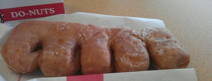 Shipleys Donuts is one of Lugares favoritos de Erica.