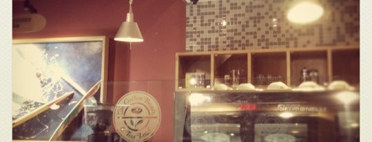 The Coffee Bean & Tea Leaf is one of Tempat yang Disukai Jeff.