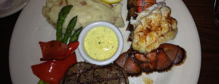 The Keg Steakhouse + Bar - Arlington is one of John : понравившиеся места.