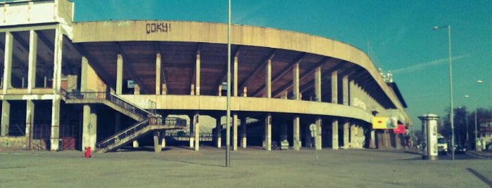 Velký strahovský stadion is one of Hola hola, hala volá.