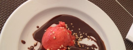 Geladaria Artisani is one of Sítios.