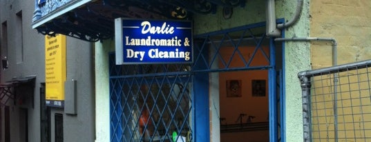 Darlie Laundromatic is one of Orte, die Donna gefallen.