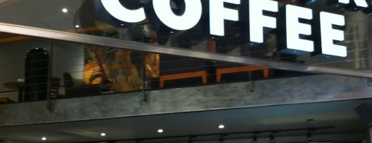 Starbucks is one of Orte, die Cristian gefallen.
