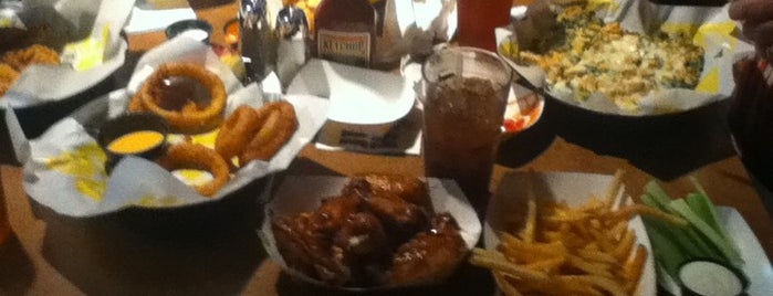 Buffalo Wild Wings is one of Joannaさんのお気に入りスポット.