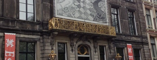 Escher in het Paleis is one of Tempat yang Disukai Tor.