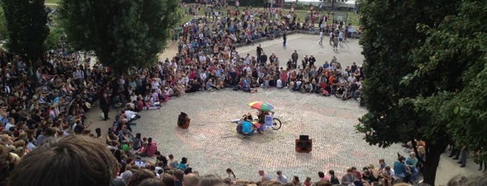 Flohmarkt am Mauerpark is one of Berlin vego-weekend.