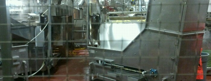 Cape Cod Potato Chip Factory is one of Lieux sauvegardés par Joel.