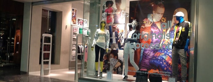 Adidas Originals Store is one of Locais salvos de Ana.