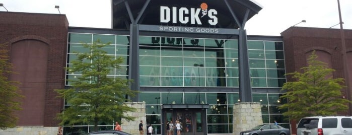 DICK'S Sporting Goods is one of Posti che sono piaciuti a Nancy.