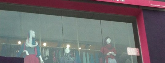 Sugarscarf ( Malaysia Online Hijab Boutique) is one of สถานที่ที่บันทึกไว้ของ ꌅꁲꉣꂑꌚꁴꁲ꒒.