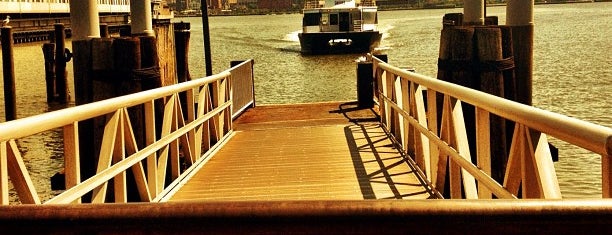 NY Waterway Ferry Terminal Lincoln Harbor is one of Posti che sono piaciuti a JoAnne.