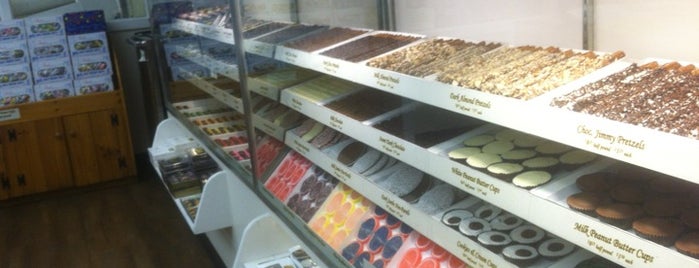 Tuck's Candies is one of Lugares favoritos de Tanay.