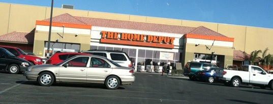 The Home Depot is one of Lieux qui ont plu à Irene.