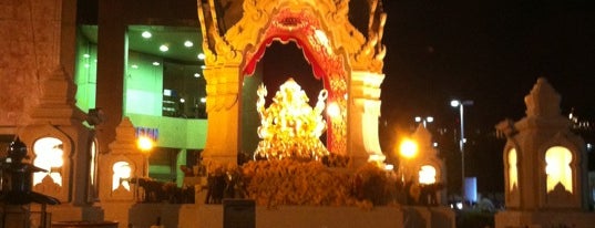 Ganesha and Trimurti Shrine is one of Guide to the best spots in Bangkok.|ท่องเที่ยว กทม.