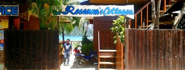 Rosanna's Cottages is one of Tempat yang Disukai John.