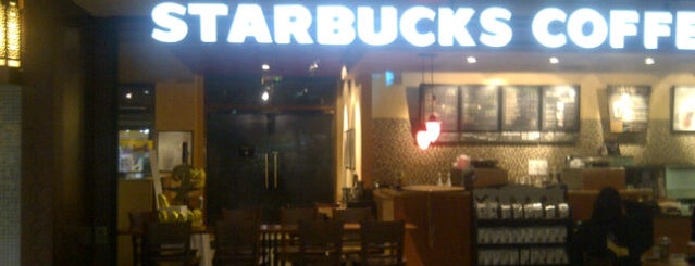 Starbucks is one of Orte, die Yousef gefallen.