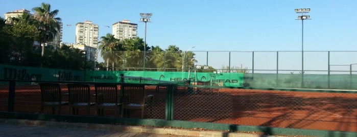 Moss Tennis Center is one of สถานที่ที่ Atila ถูกใจ.