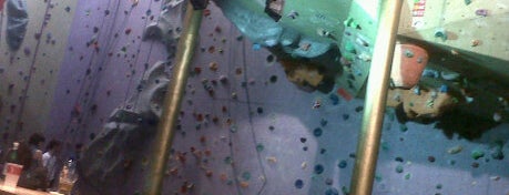 Salle Terres Neuves is one of Climbing Gyms.