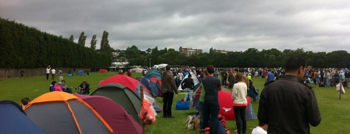 The Queue is one of Tired of London, Tired of Life (Jan-Jun).