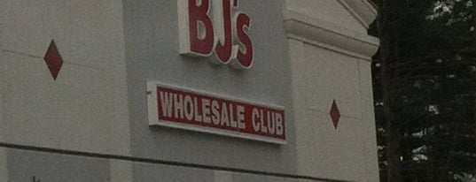BJ's Wholesale Club is one of Tempat yang Disukai Steph.