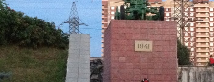 Мемориал "Защитникам Москвы в Великую Отечественную войну" is one of Лобня.
