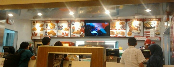 KFC is one of สถานที่ที่ Baba ถูกใจ.