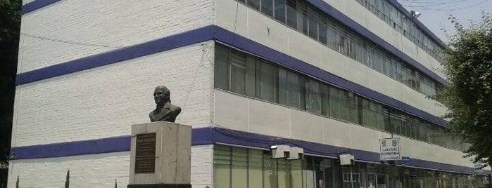 Escuela Nacional de Medicina y Homeopatía is one of Centros de Estudio del I.P.N..