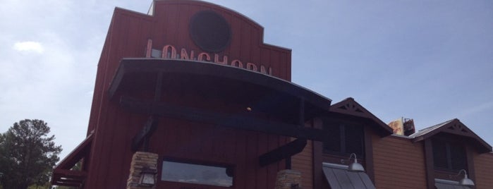 LongHorn Steakhouse is one of Tempat yang Disukai Aubrey Ramon.