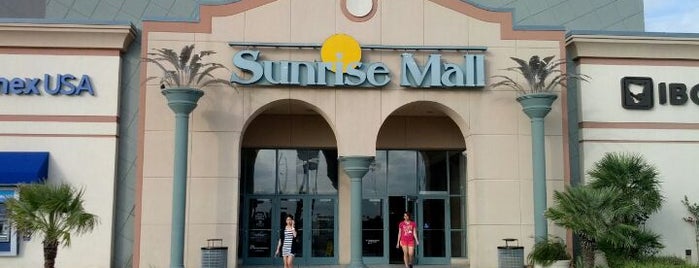 Sunrise Mall is one of Locais curtidos por Antonio.